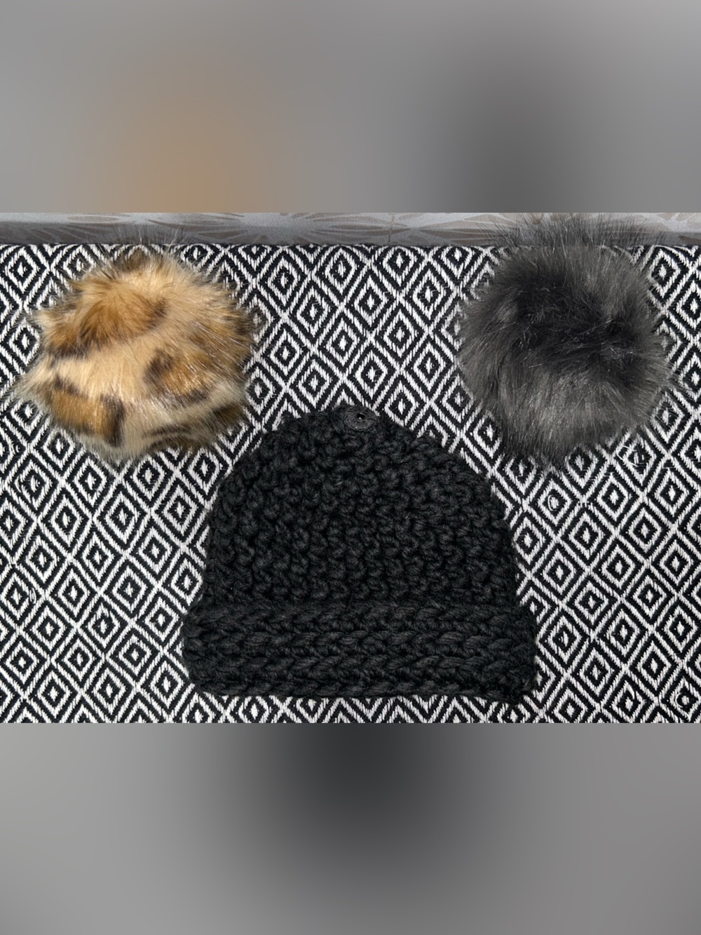 Stella & Dot knit beanie with interchangeable pom-poms